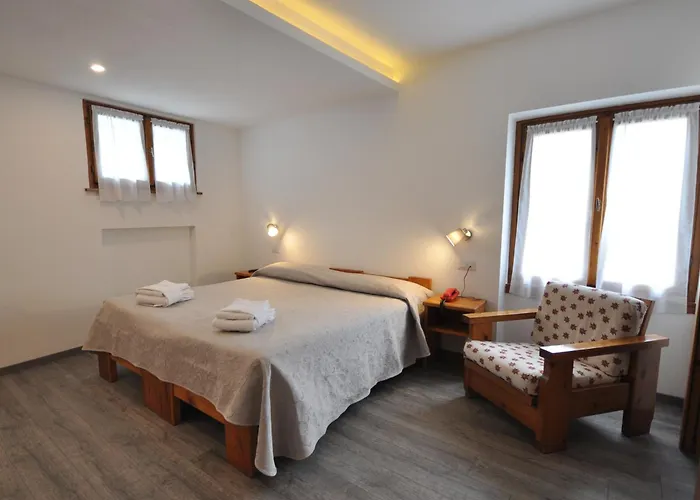 Meuble Dante Hotel 2*