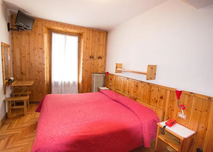 Meuble Dante Hotel 2*